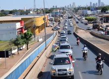 Protesto contra negligência do governo federal toma ruas de Cuiabá em carreata