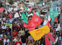 Passeata no centro de Cuiabá anuncia a greve da educação na rede estadual